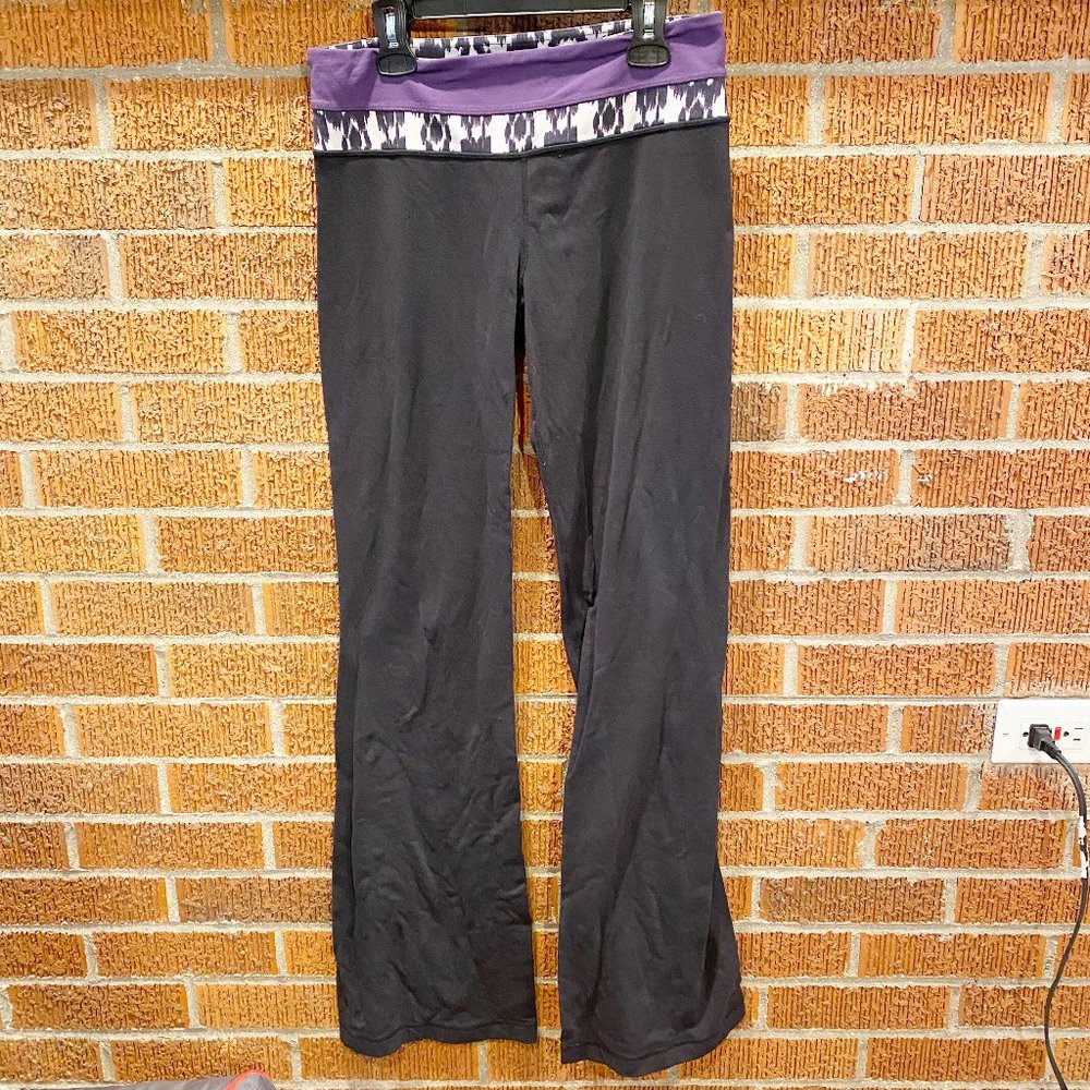 Lululemon Flare Yoga Pants Groove Size 6 Purple